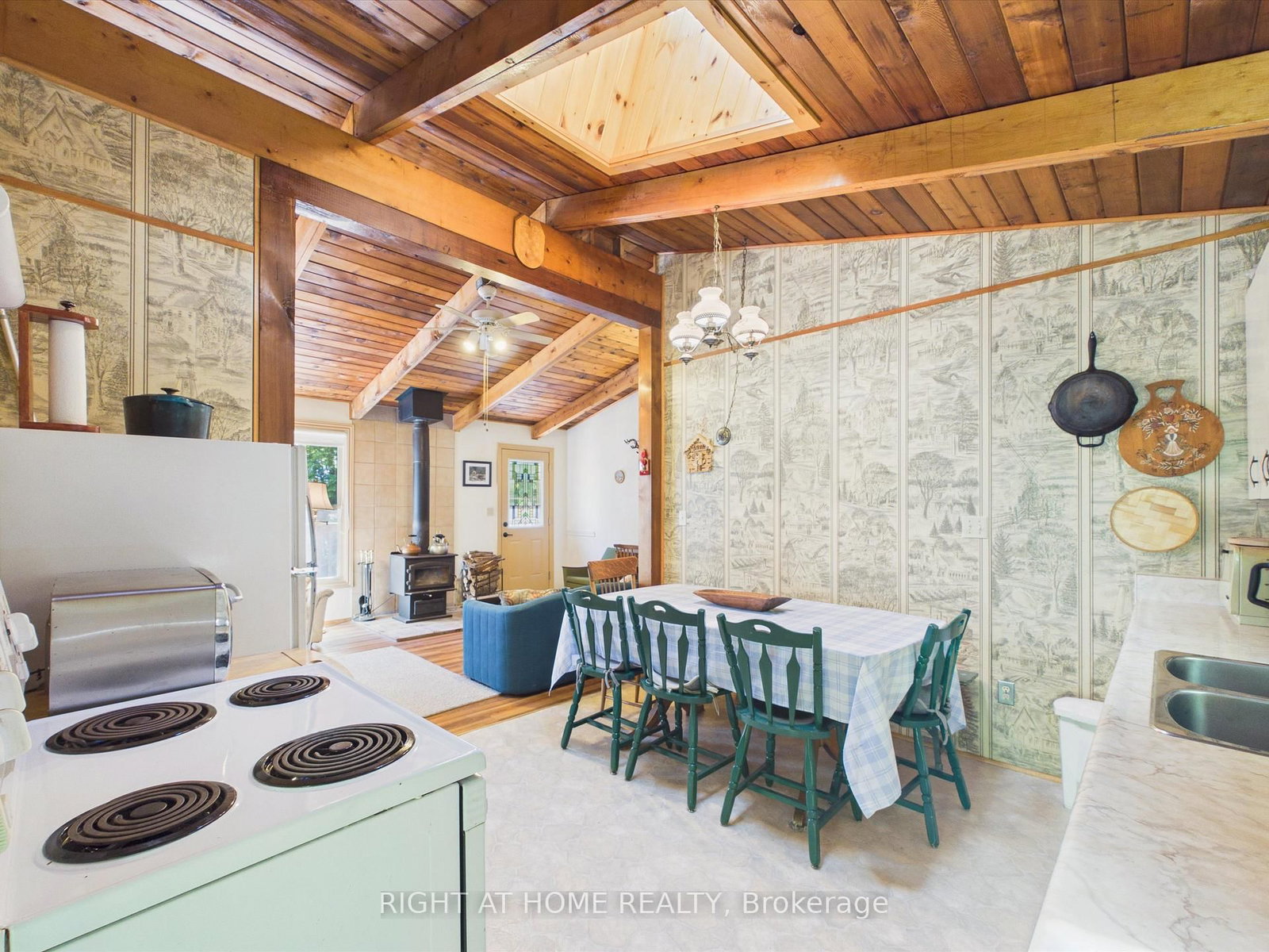 1527 Moon River Road • Muskoka Lakes, ON photo 12