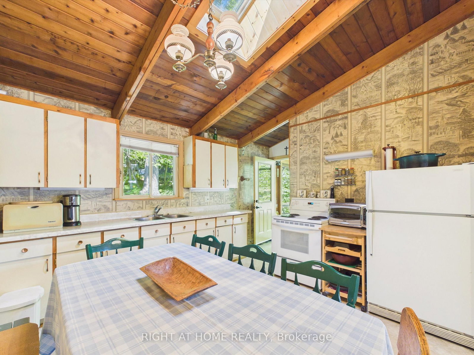 1527 Moon River Road • Muskoka Lakes, ON photo 13