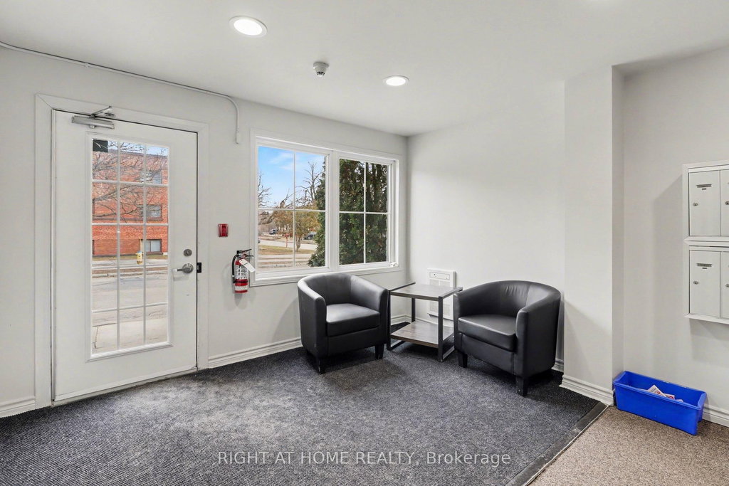 202 - 646 Cummings Avenue 5