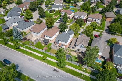270 South Leaksdale Circle • London South, ON photo 5
