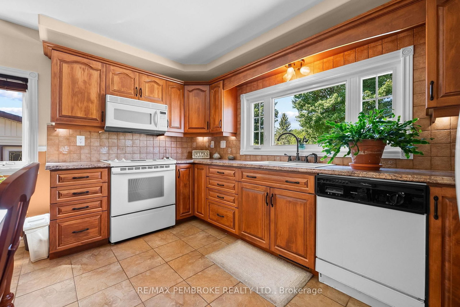 1315 Blakely Crescent W • Pembroke, ON photo 10