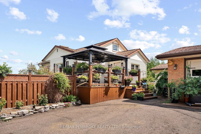 1315 Blakely Crescent W