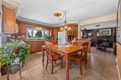 1315 Blakely Crescent W • Pembroke, ON photo 8