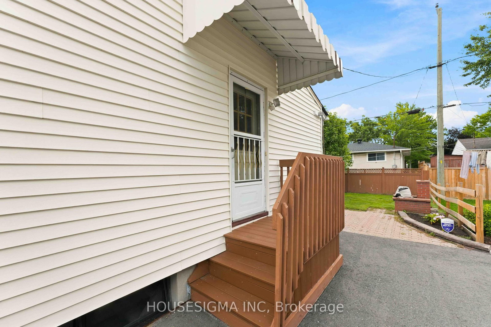 1347 Avenue R Avenue • Ottawa, ON photo 38