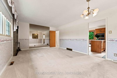 1347 Avenue R Avenue • Ottawa, ON photo 5