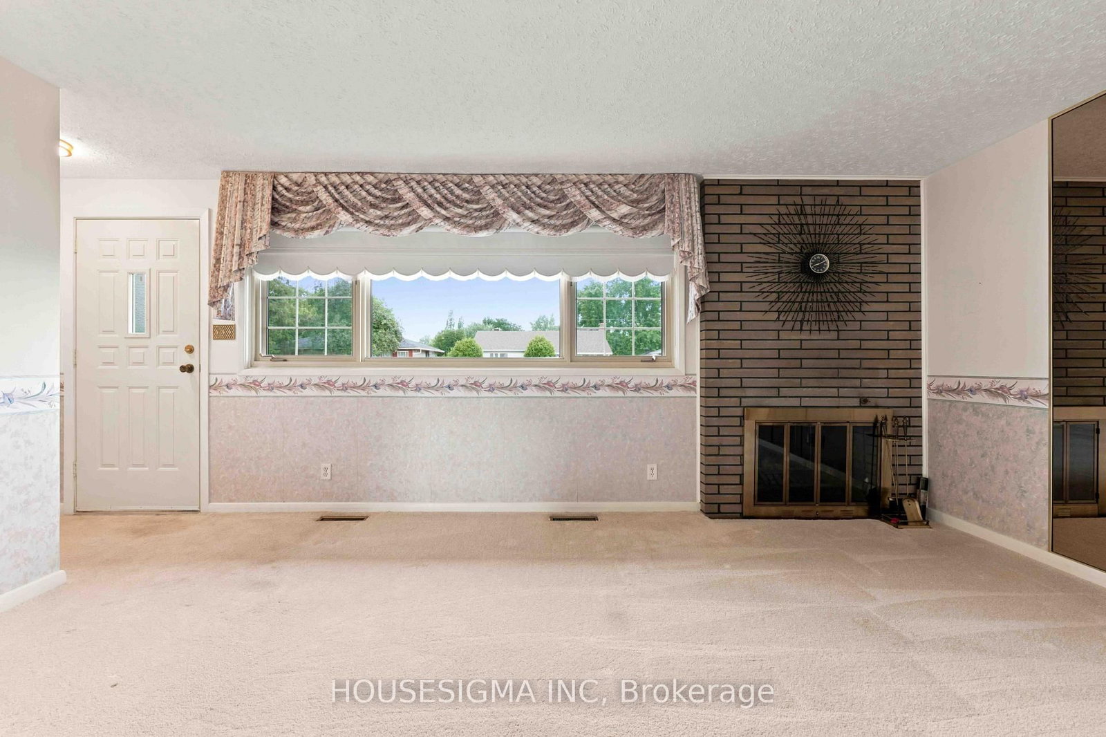 1347 Avenue R Avenue • Ottawa, ON photo 8