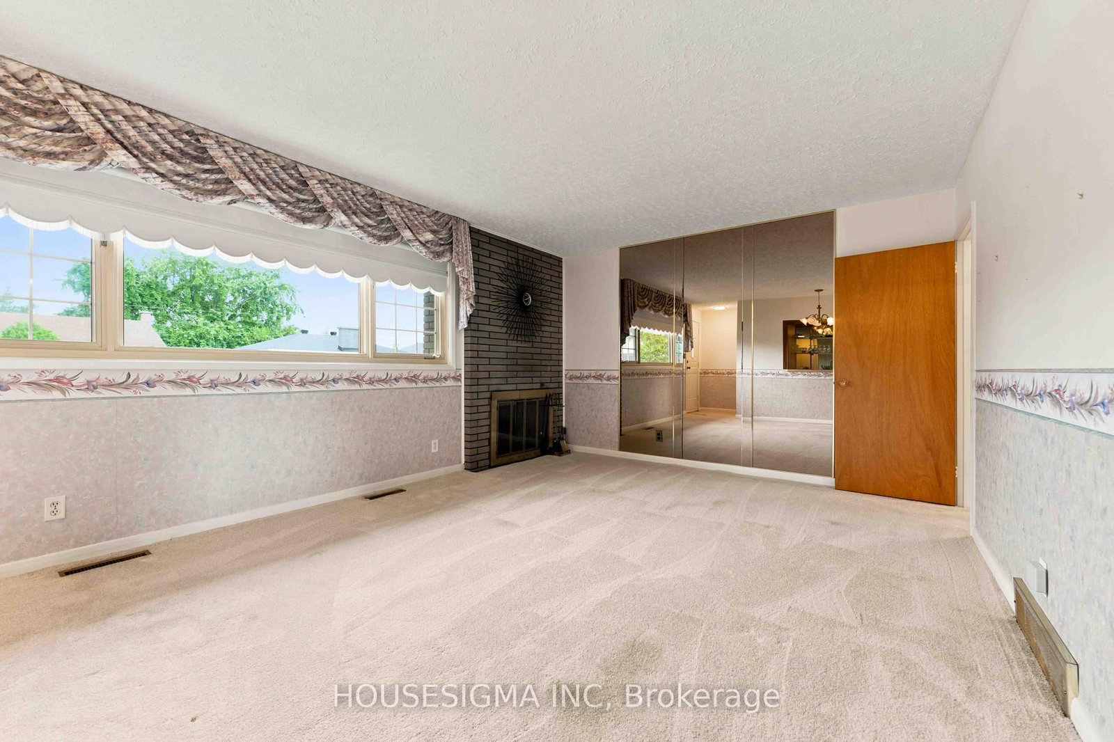 1347 Avenue R Avenue • Ottawa, ON photo 9