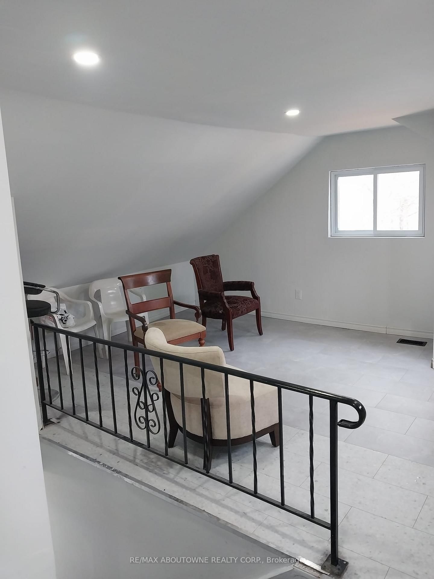1071 SOUTHCOTE Road • Hamilton, ON photo 12