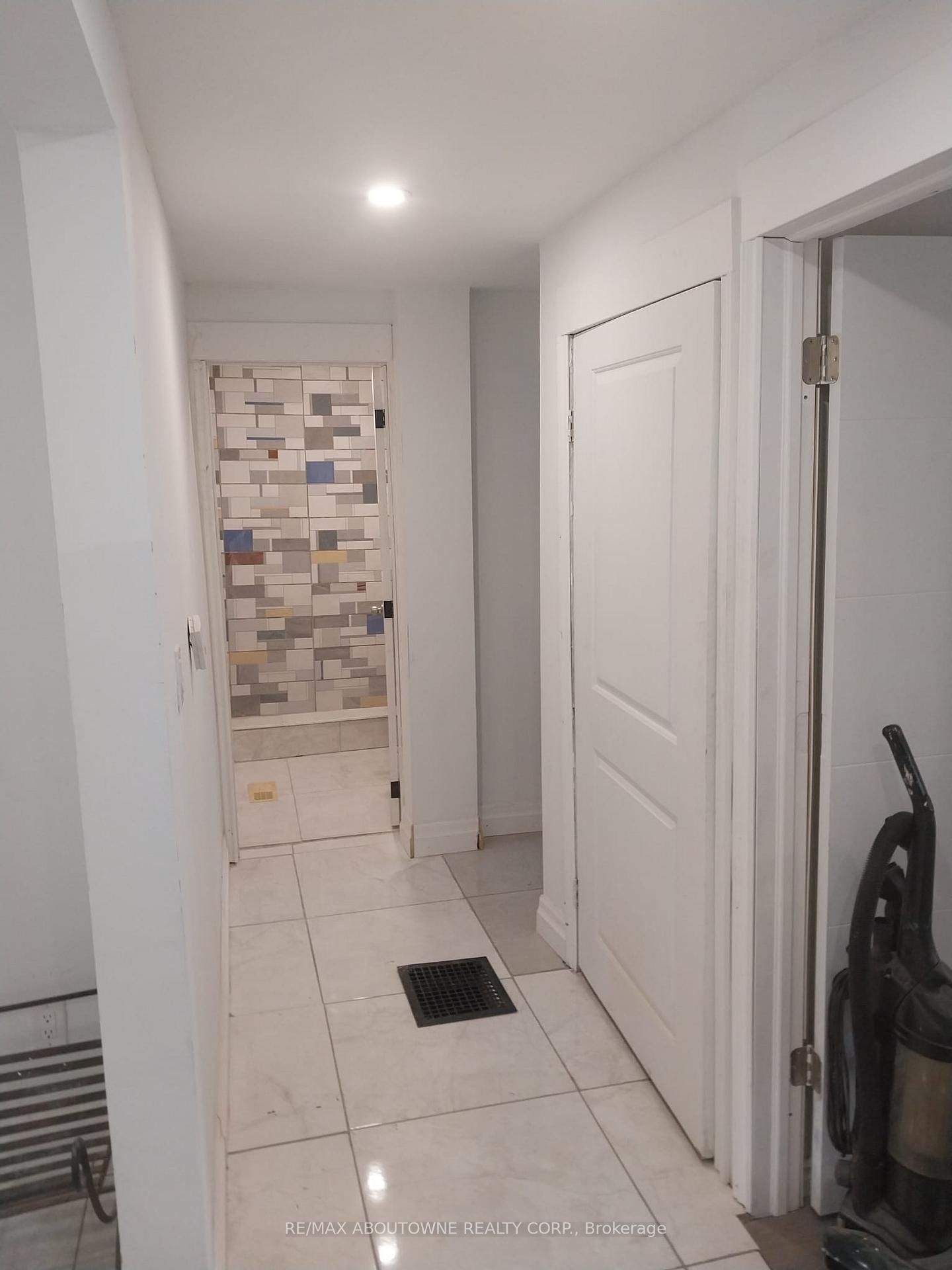 1071 SOUTHCOTE Road • Hamilton, ON photo 8
