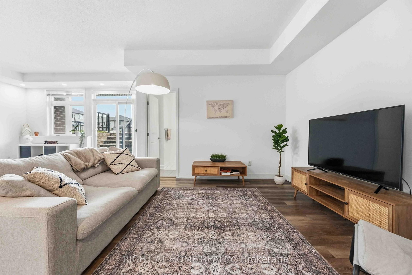 55 Overberg Way • #D • Ottawa, ON photo 6