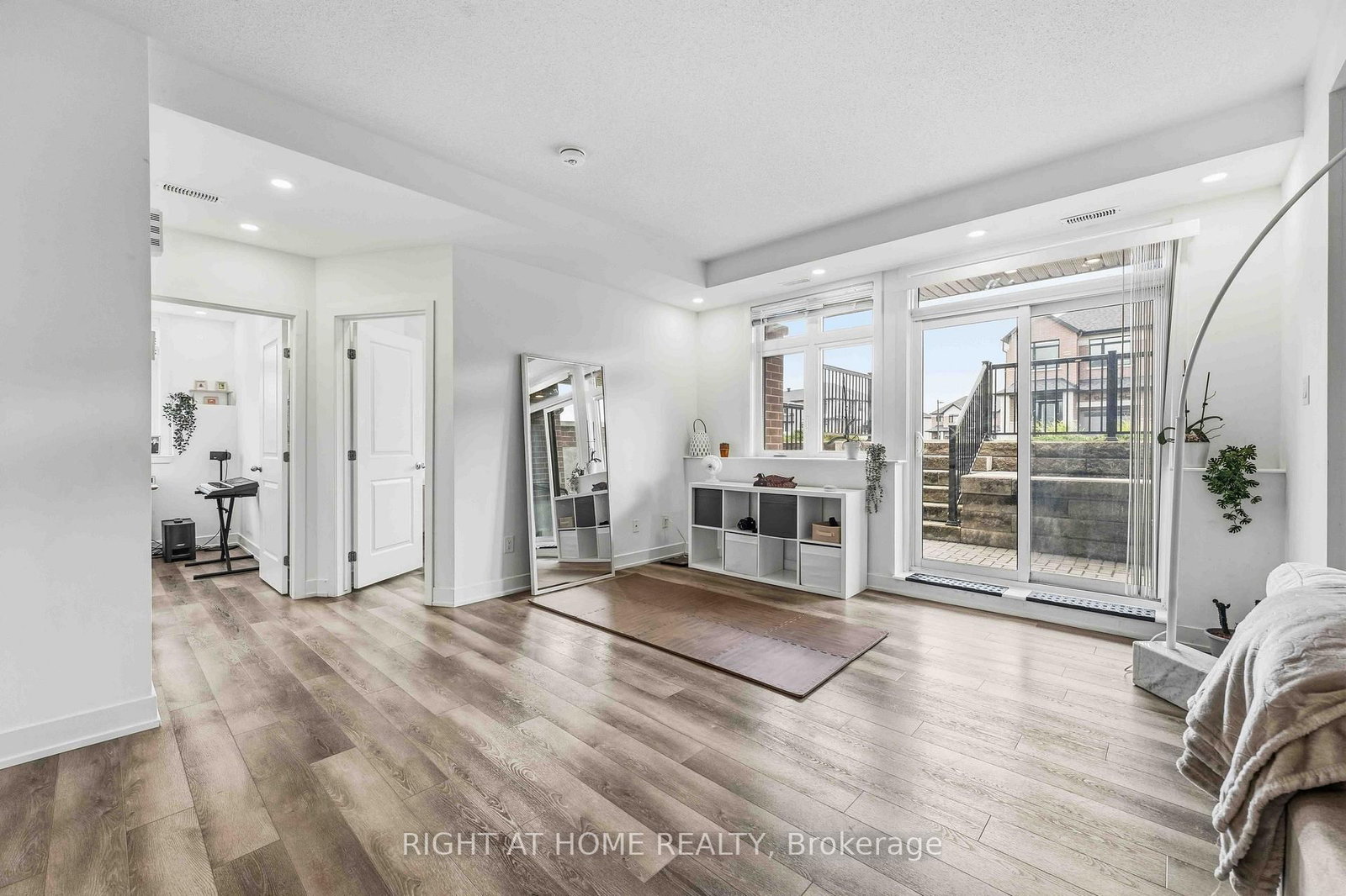 55 Overberg Way • #D • Ottawa, ON photo 7