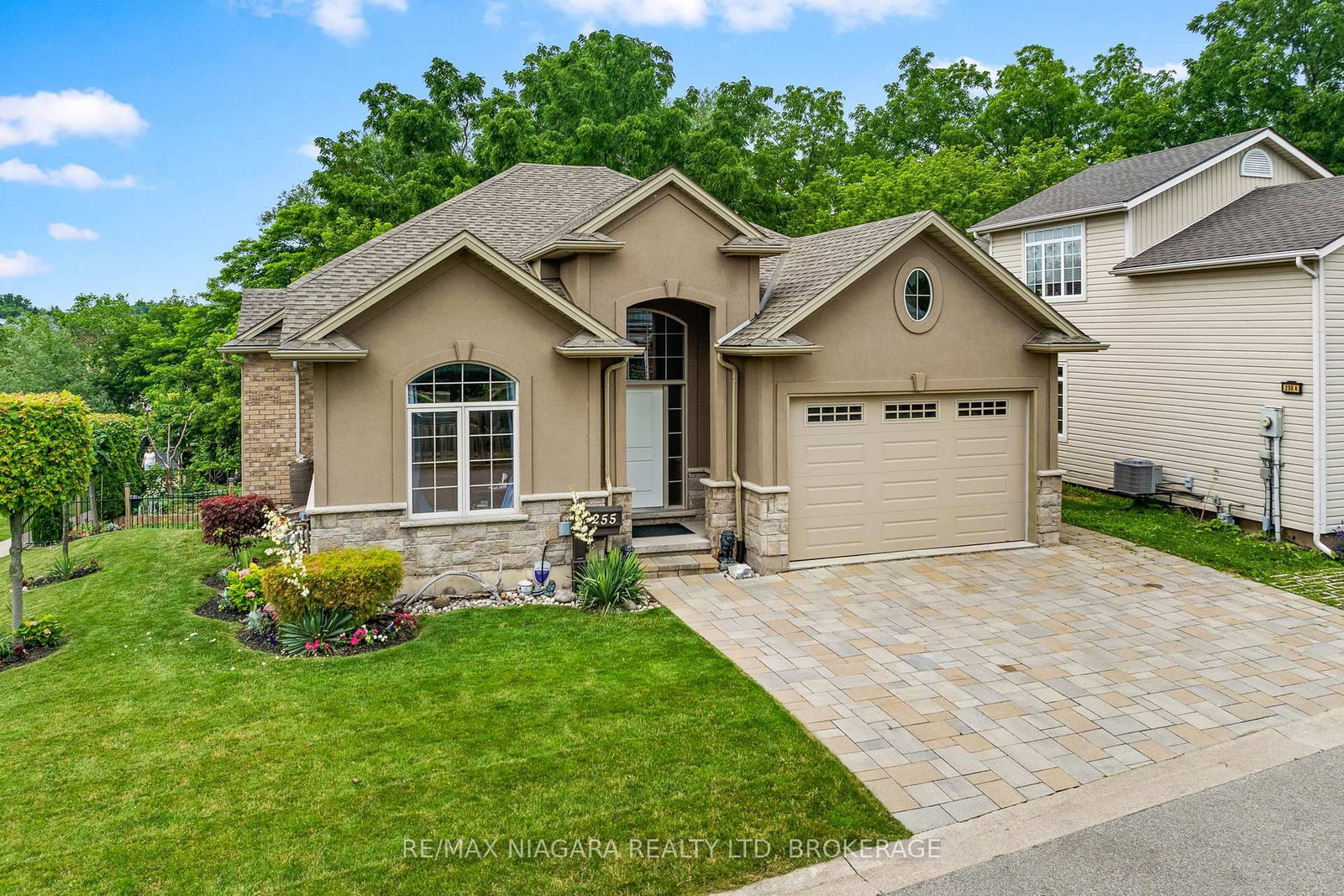 255 Lakeshore Road • St. Catharines, ON photo 1