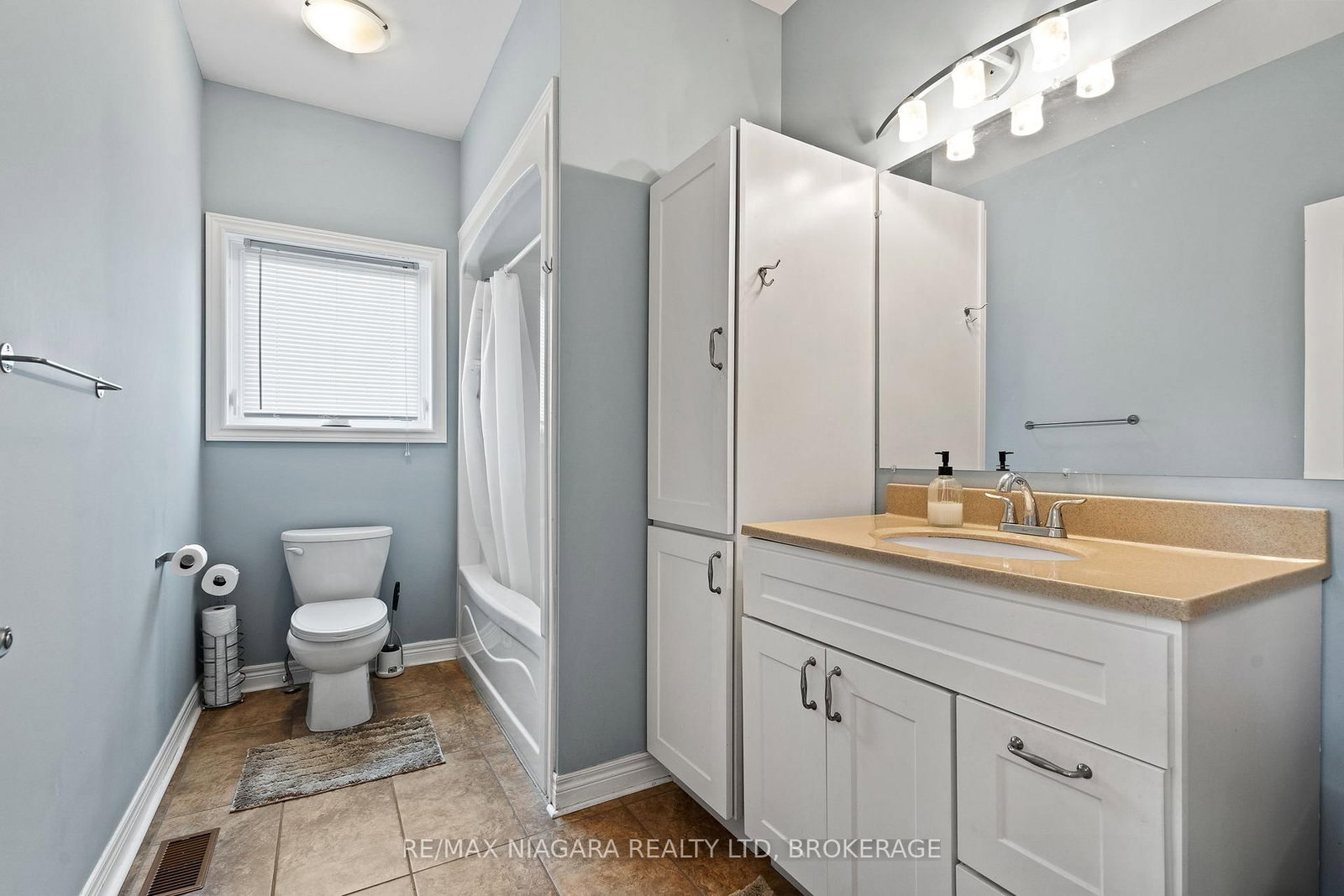 255 Lakeshore Road • St. Catharines, ON photo 18