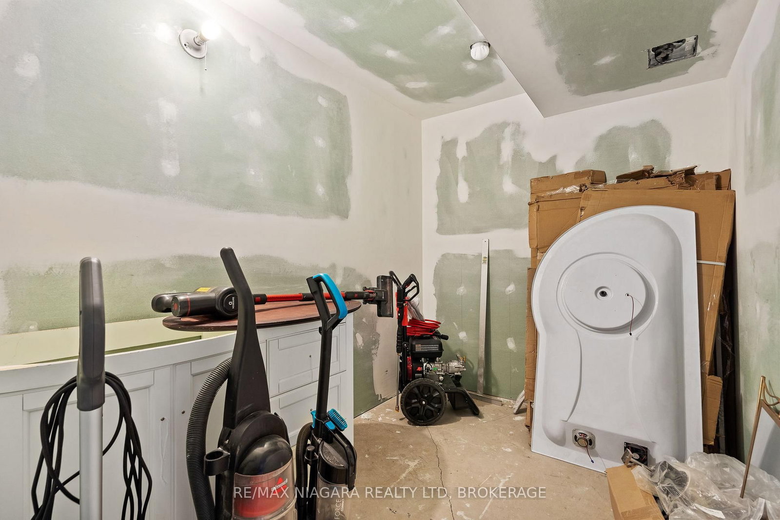 255 Lakeshore Road • St. Catharines, ON photo 22