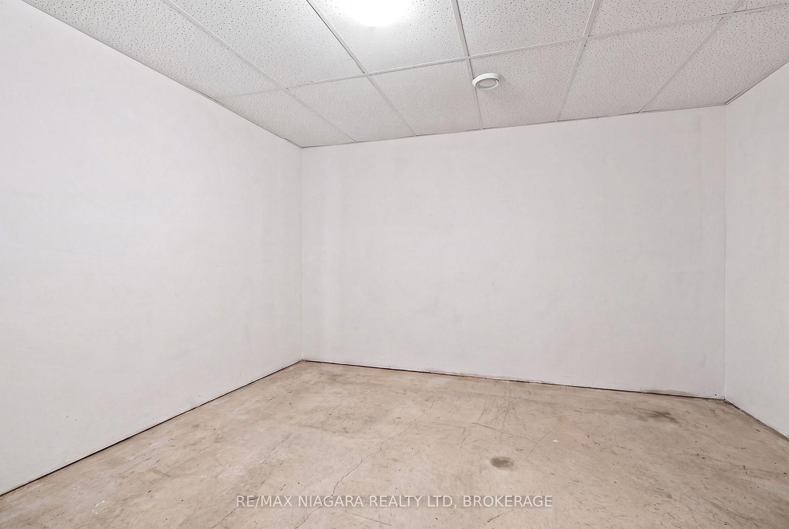 255 Lakeshore Road • St. Catharines, ON photo 40