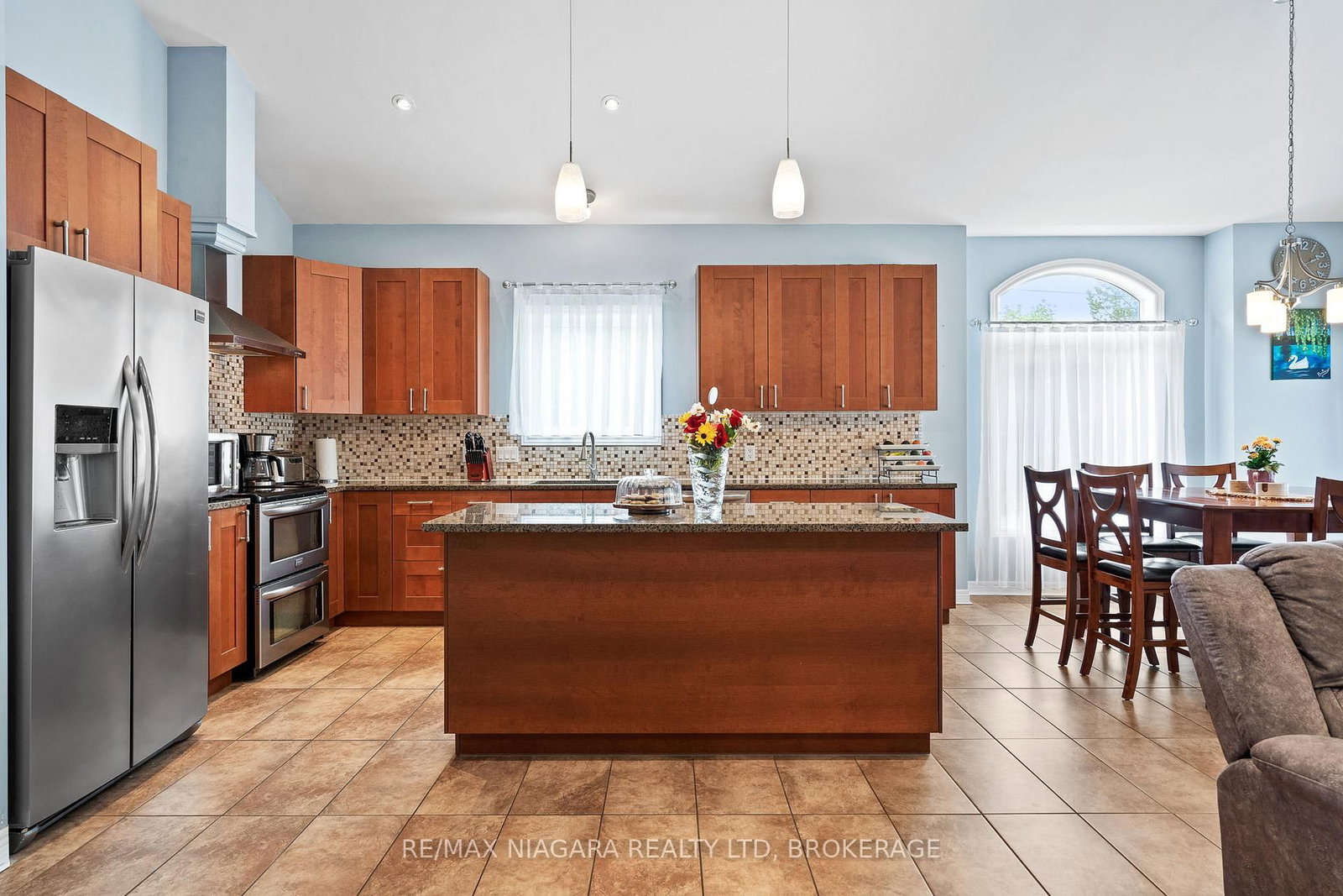 255 Lakeshore Road • St. Catharines, ON photo 5