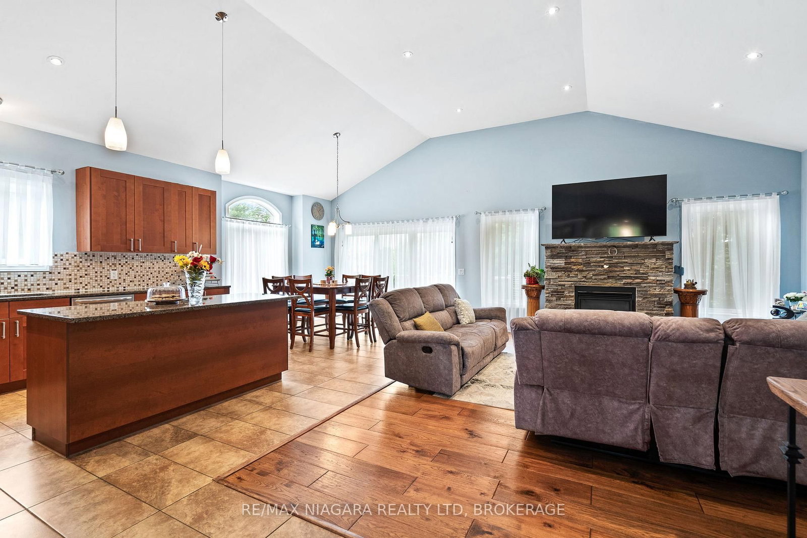 255 Lakeshore Road • St. Catharines, ON photo 6