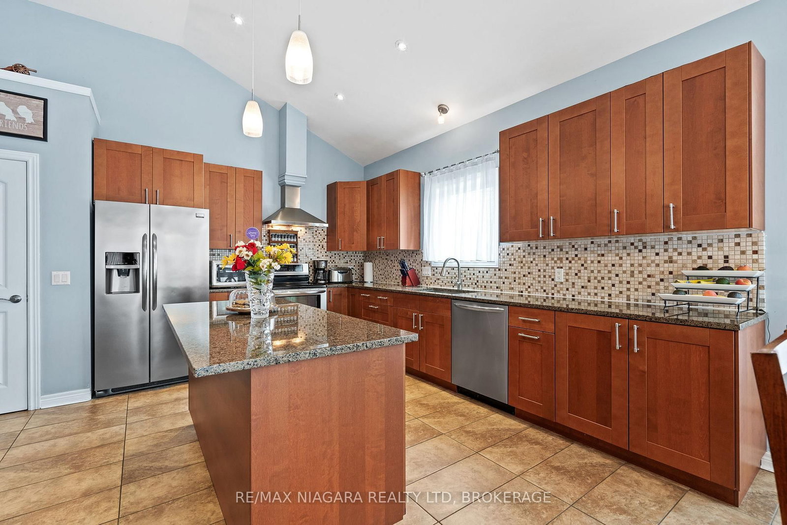 255 Lakeshore Road • St. Catharines, ON photo 8