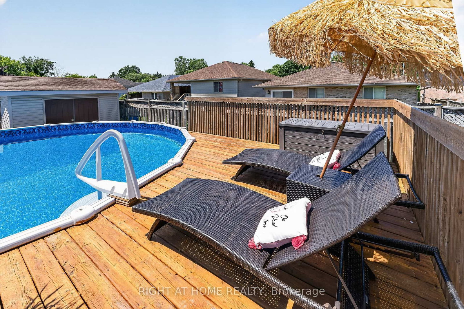 10 Galbraith Court • St. Thomas, ON photo 4