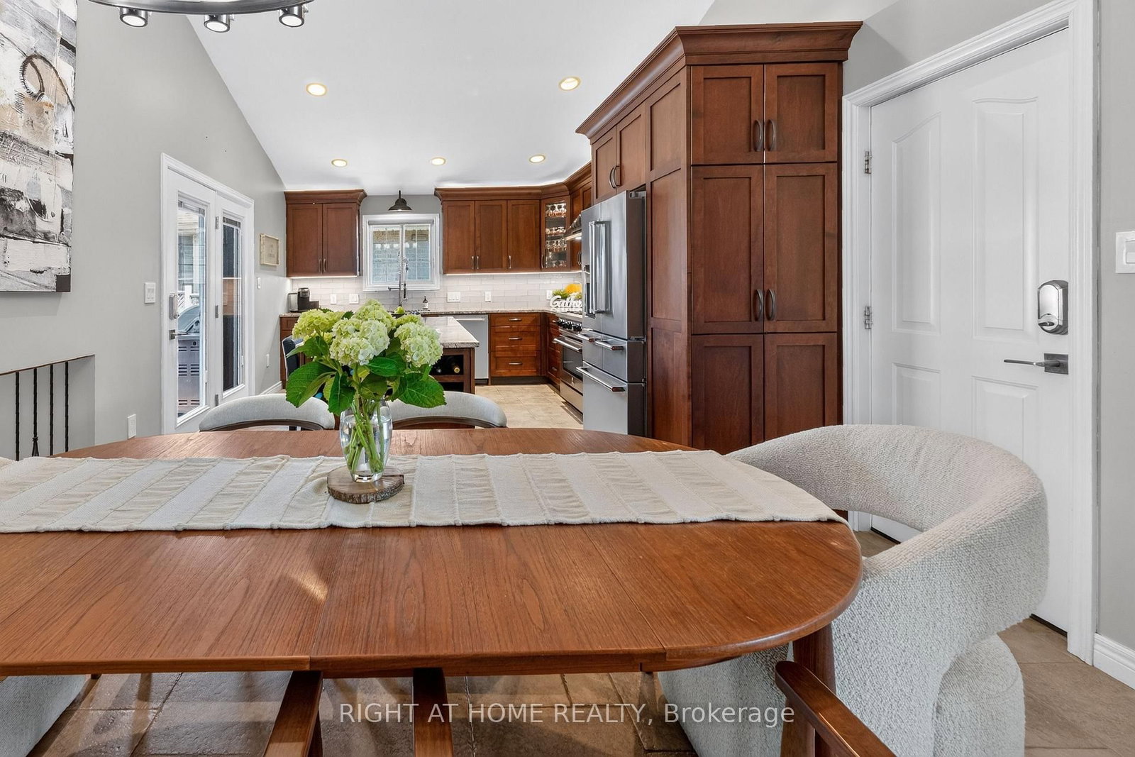 10 Galbraith Court • St. Thomas, ON photo 9