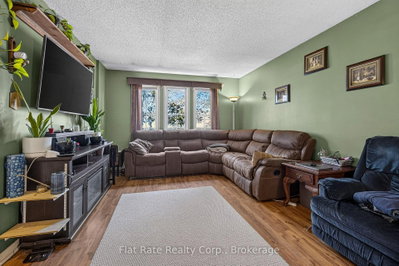 5 HUDSPETH Court • Kawartha Lakes, ON photo 4