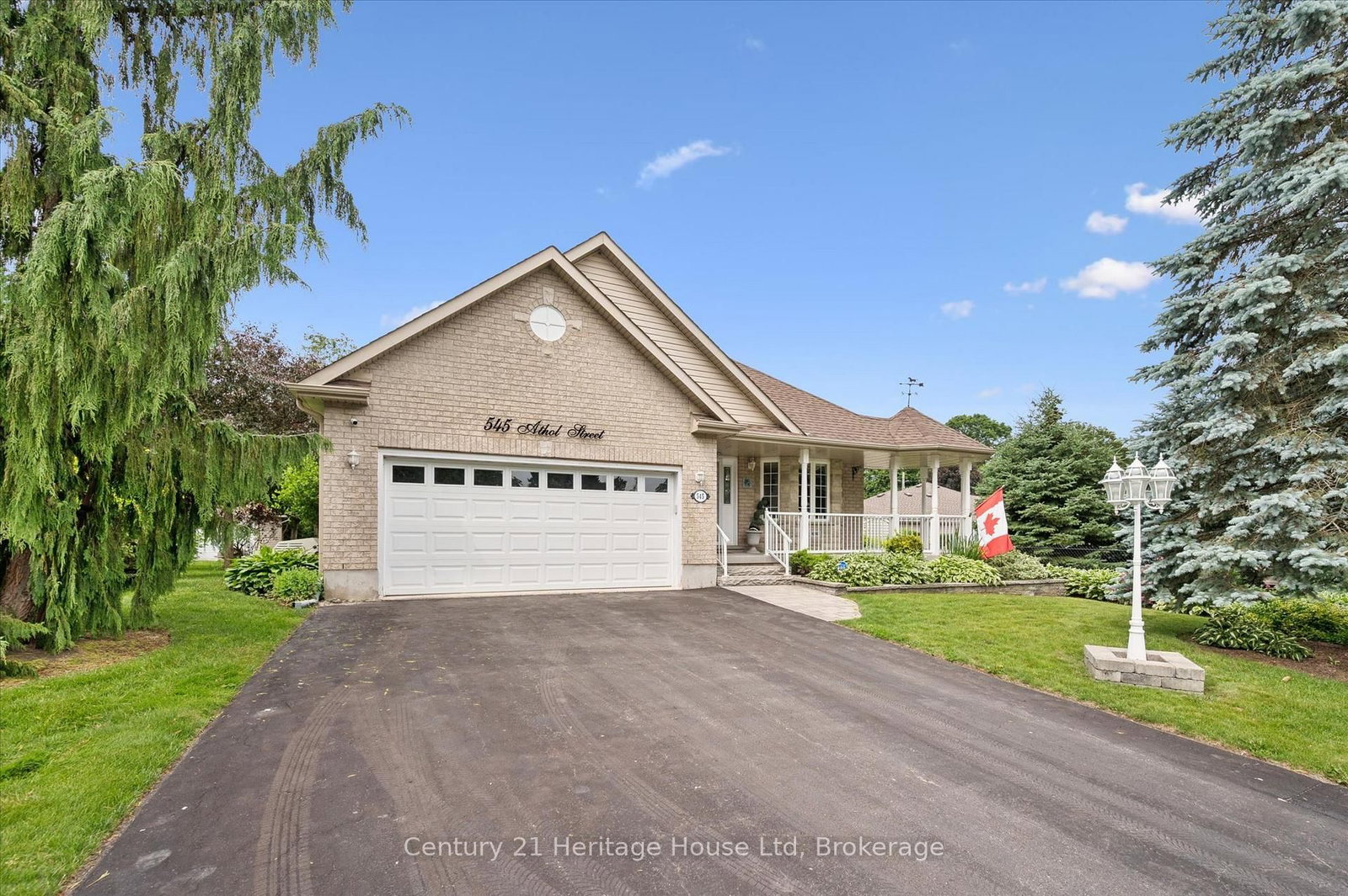 545 Athol Street • Centre Wellington, ON photo 2