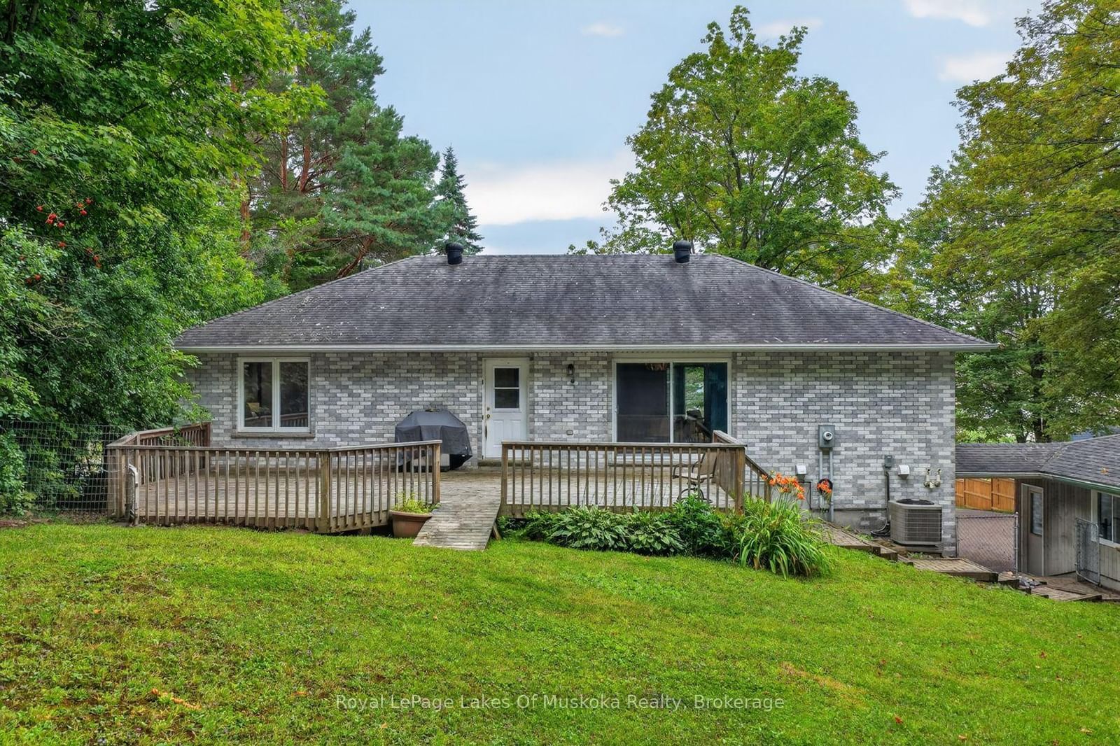 9 Silver Street • Huntsville, ON photo 31