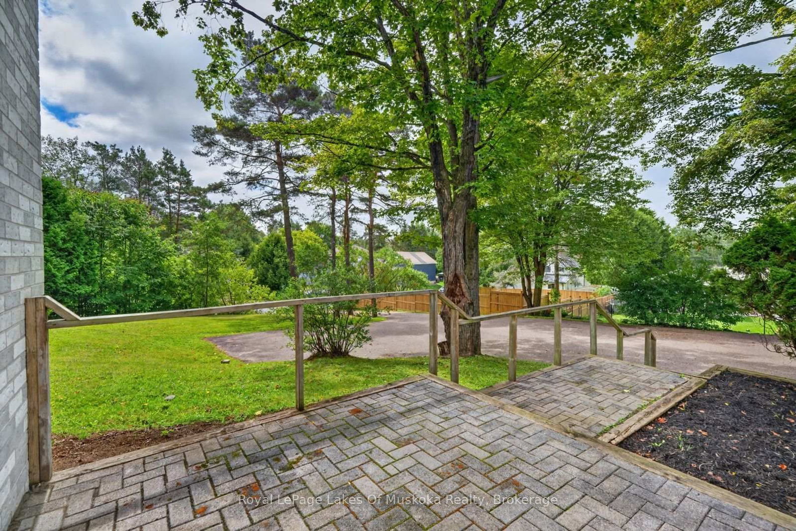 9 Silver Street • Huntsville, ON photo 32