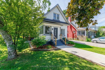 Detached House for sale at 164 Kent Street, Port Colborne, Ontario, L3K 2Z8 - Sugarloaf - MLS: X13721446