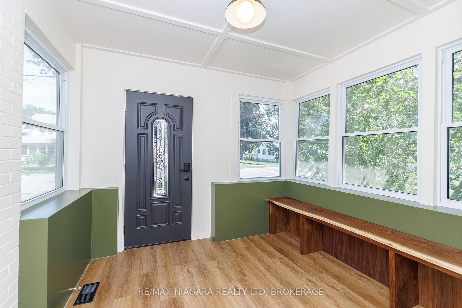 164 Kent Street • Port Colborne, ON photo 5