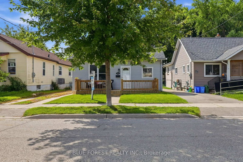 35 Mackay Avenue
