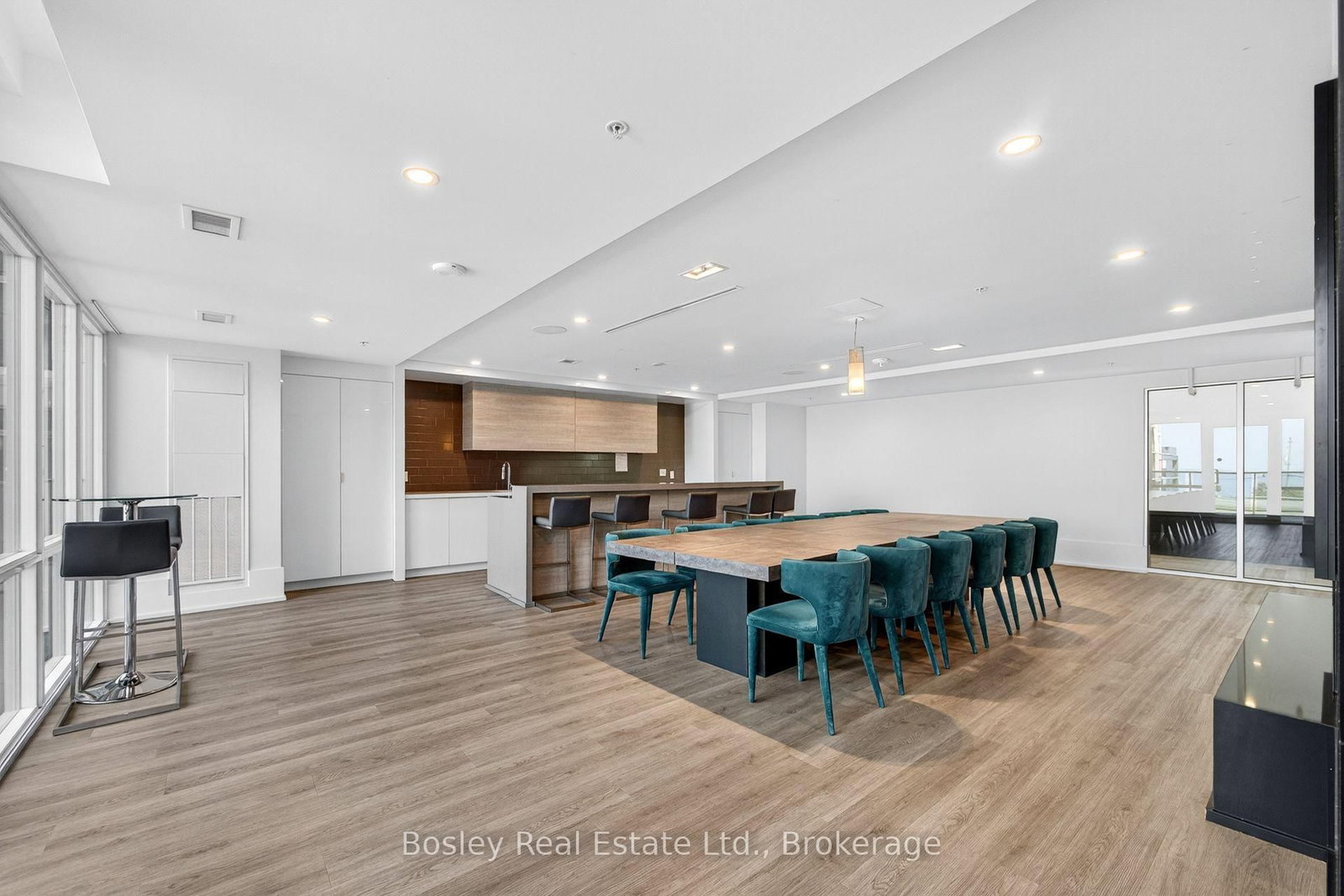 16 Concord Place • #550 • Grimsby, ON photo 27