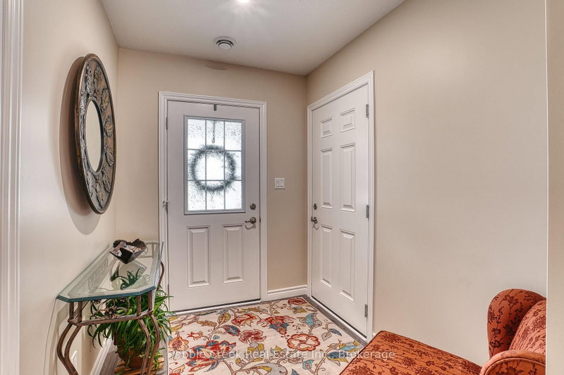 252 Lake Breeze Dr photo 4