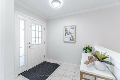 1435 Mickleborough Drive • London North, ON photo 5