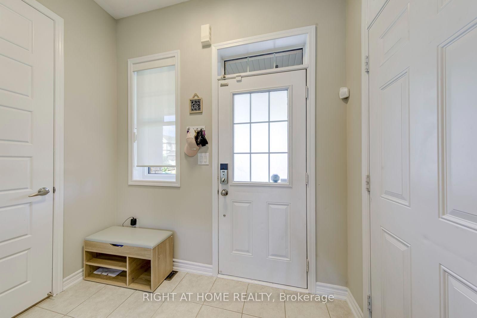 40 Stillwater Crescent • Hamilton, ON photo 4