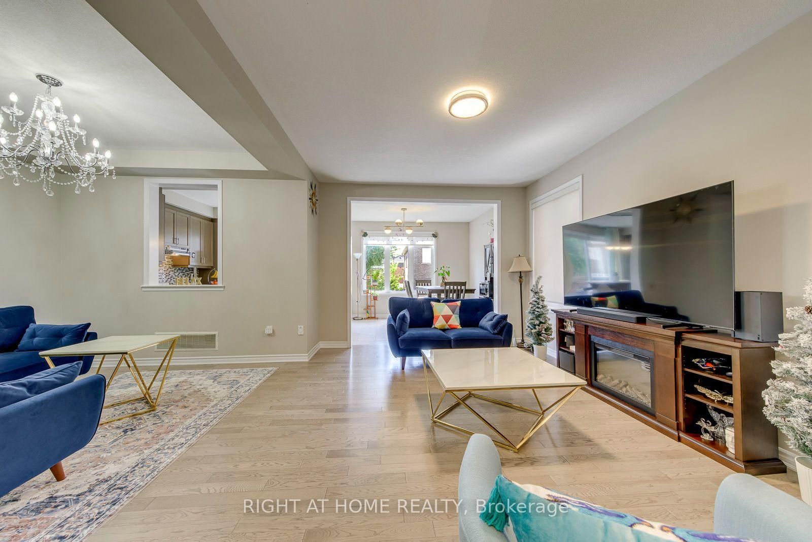 40 Stillwater Crescent • Hamilton, ON photo 5