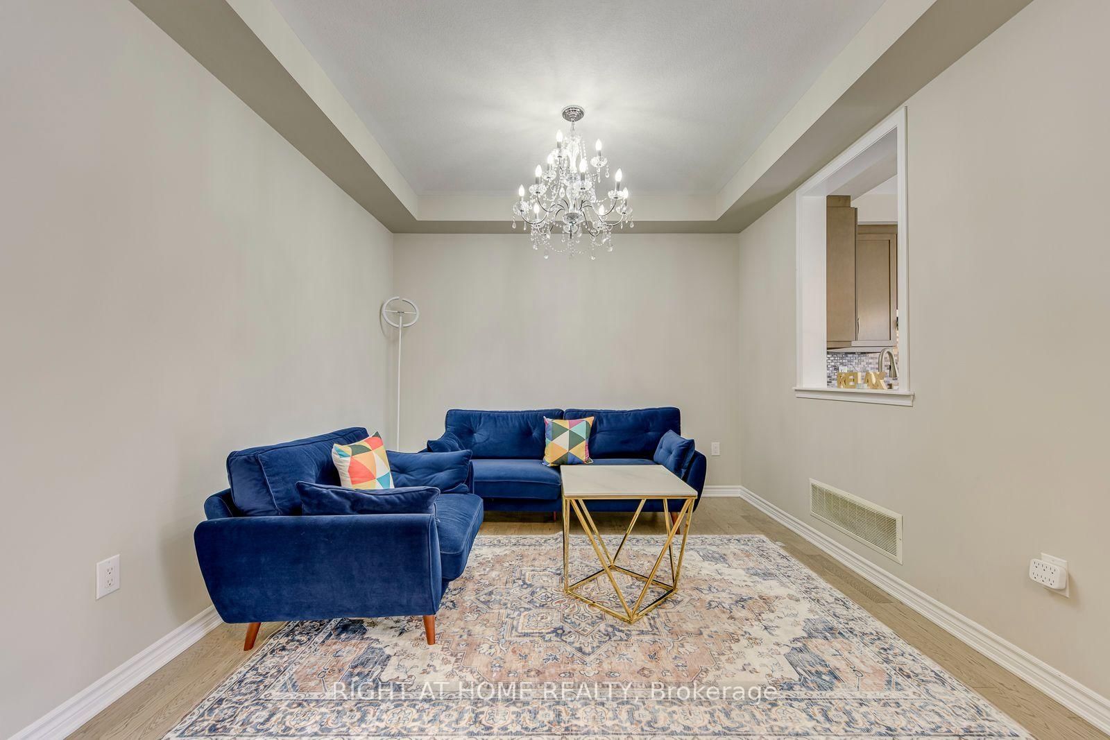 40 Stillwater Crescent • Hamilton, ON photo 8
