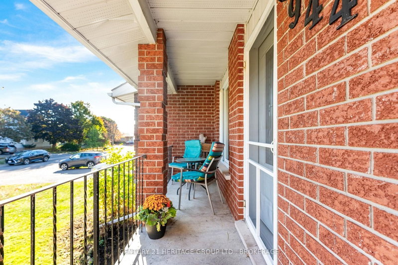 944 Warburton Crescent
