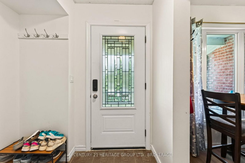 944 Warburton Crescent