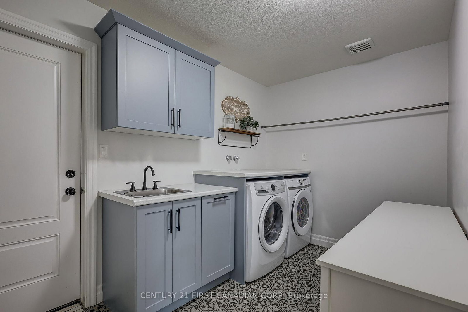 35681 Talbot Line • Southwold, ON photo 23