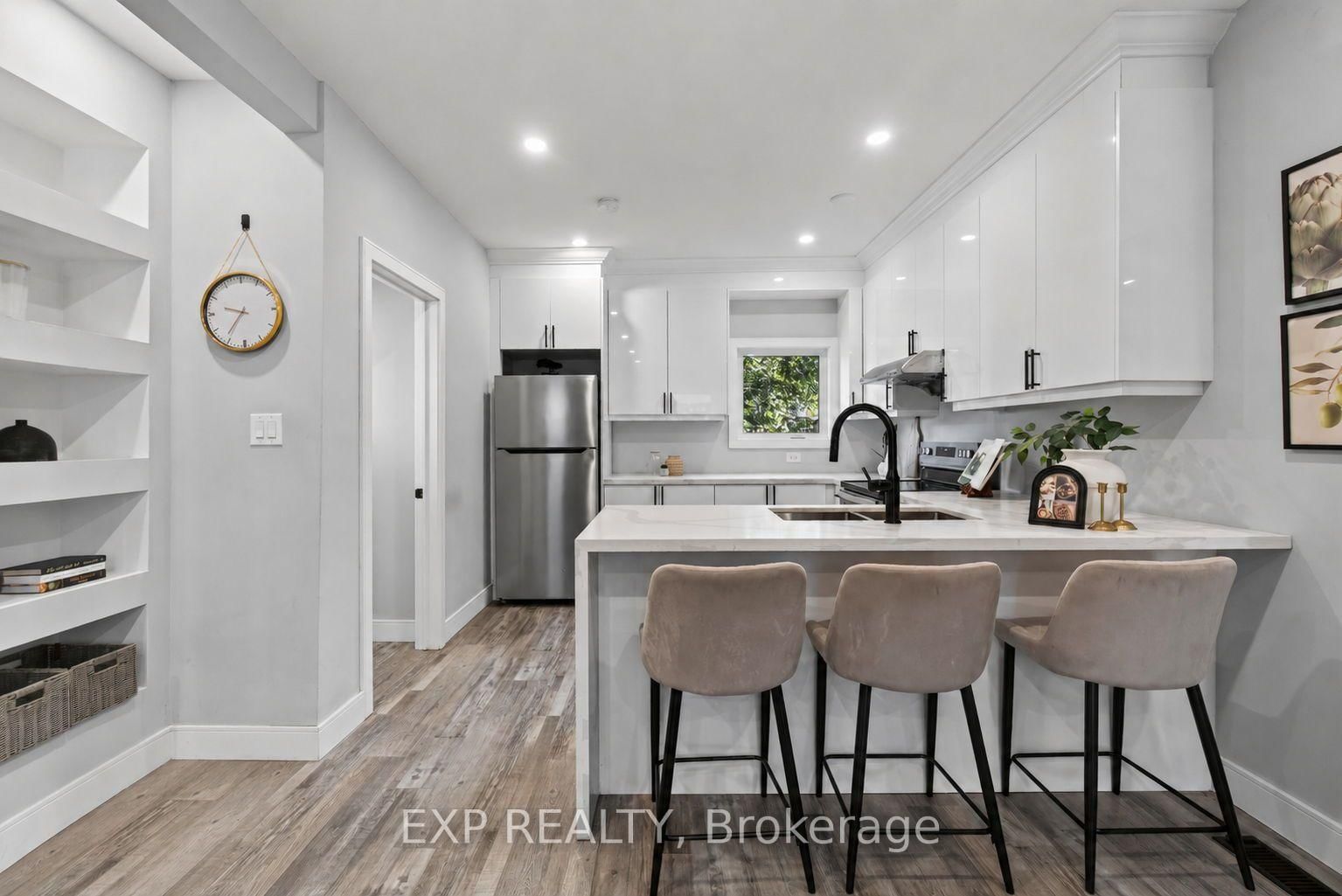 5 Newlands Avenue • Hamilton, ON photo 6