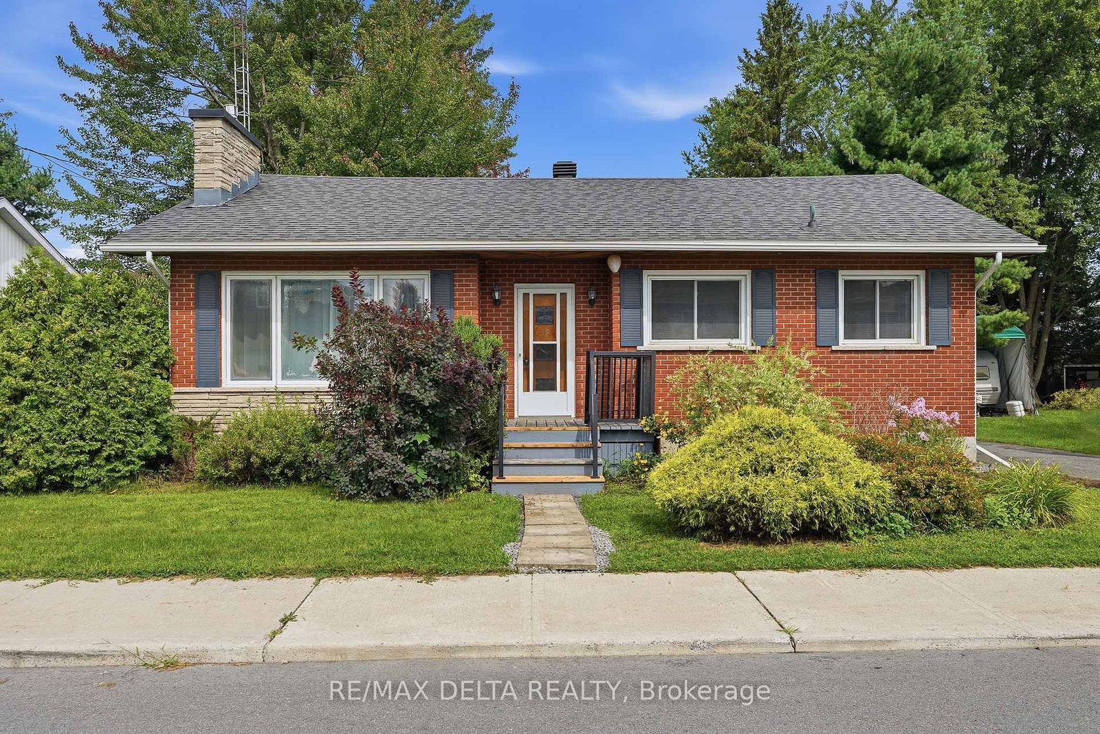 29 Catherine Street E • North Glengarry, ON photo 1