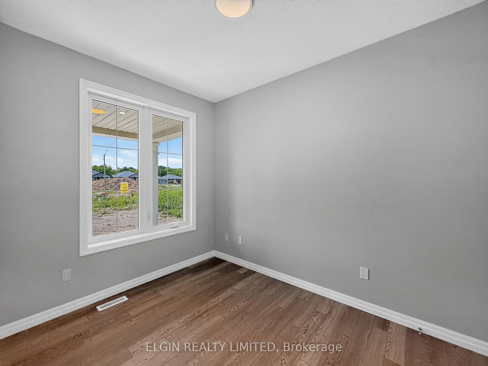 2 Thomas Court • Central Elgin, ON photo 4