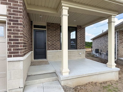 4 Thomas Court • Central Elgin, ON photo 2