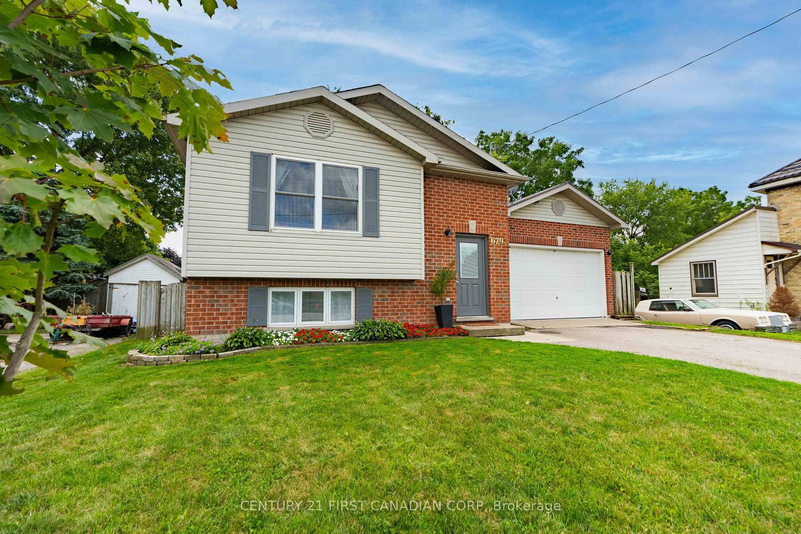 6297 William Street • Lucan Biddulph, ON photo 3