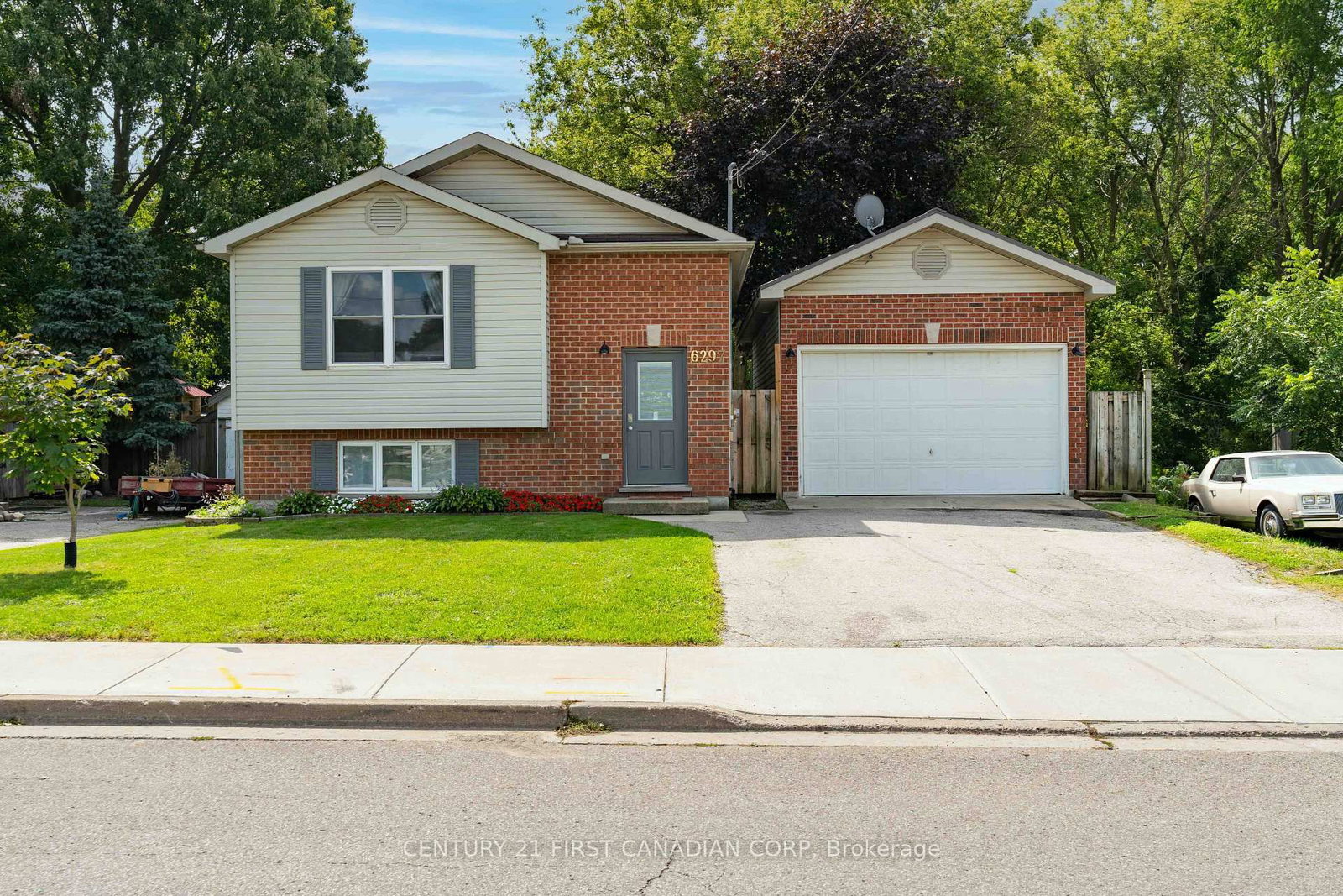 6297 William Street • Lucan Biddulph, ON photo 4