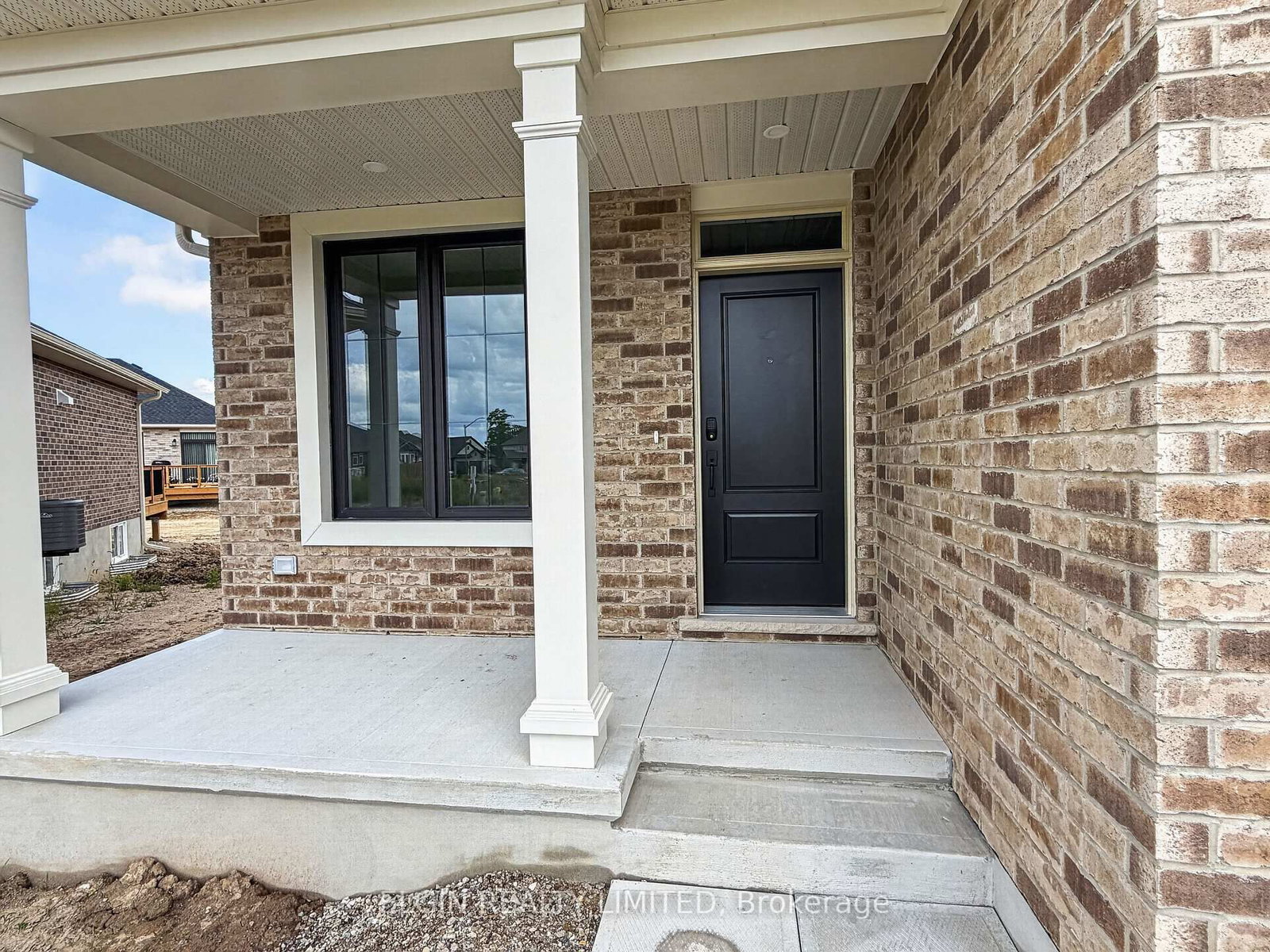 6 Thomas Court • Central Elgin, ON photo 2
