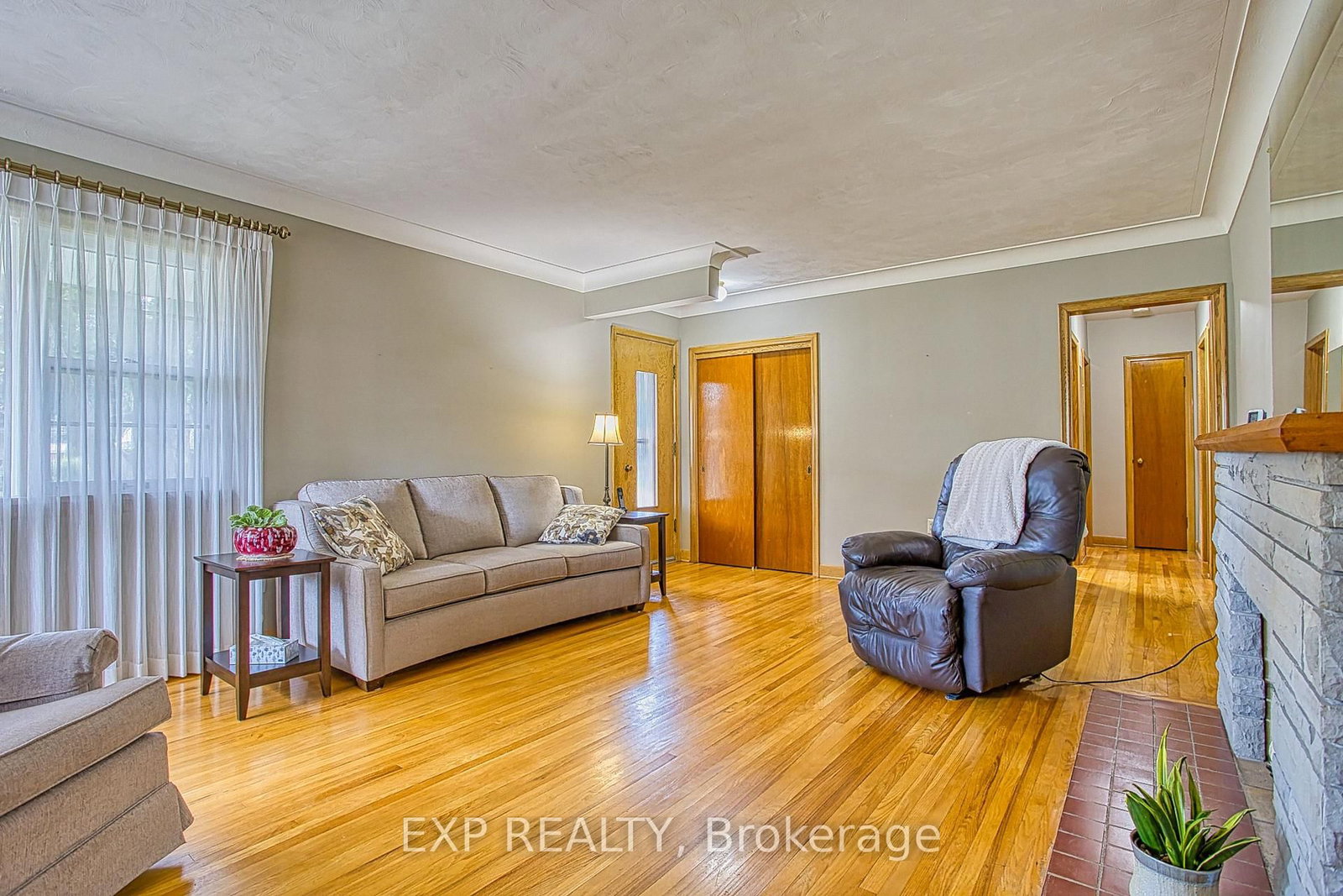 6 Cherrywood Avenue • Grimsby, ON photo 10