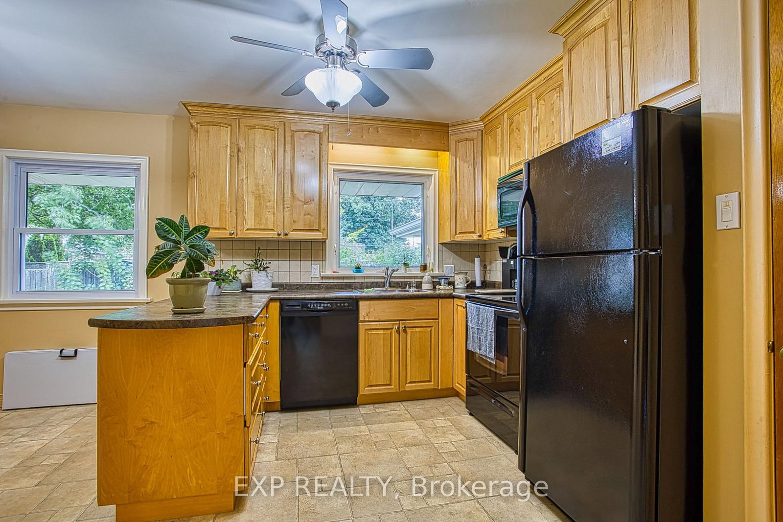 6 Cherrywood Avenue • Grimsby, ON photo 11