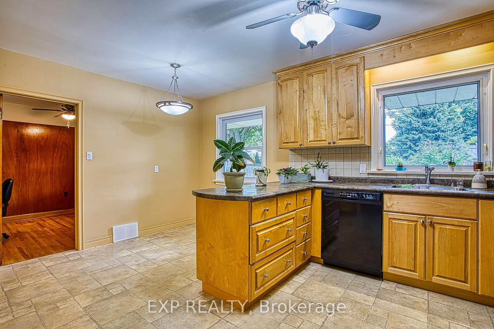 6 Cherrywood Avenue • Grimsby, ON photo 12